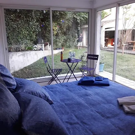 Dans Un Jardin Bb Et Jacuzzi