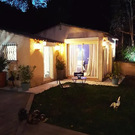 Dans Un Jardin Bb Et Jacuzzi *
