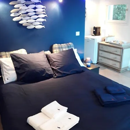 Dans Un Jardin Bb Et Jacuzzi Bed & Breakfast