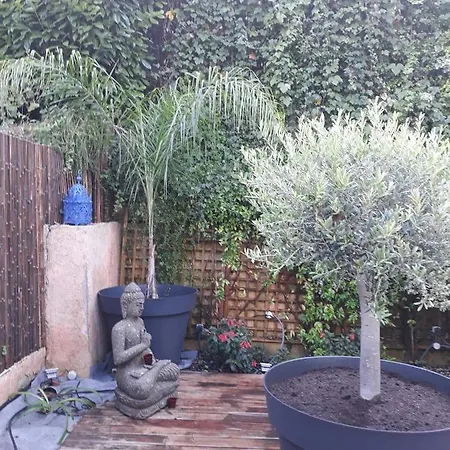 Bed & Breakfast Dans Un Jardin Bb Et Jacuzzi *