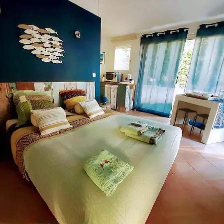 Dans Un Jardin Bb Et Jacuzzi Mandelieu-la-Napoule