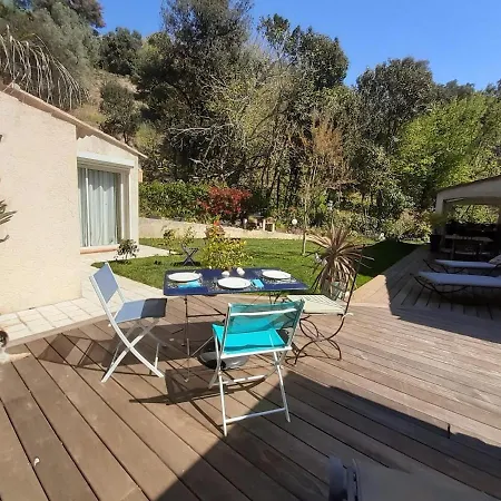 Dans Un Jardin Bb Et Jacuzzi *