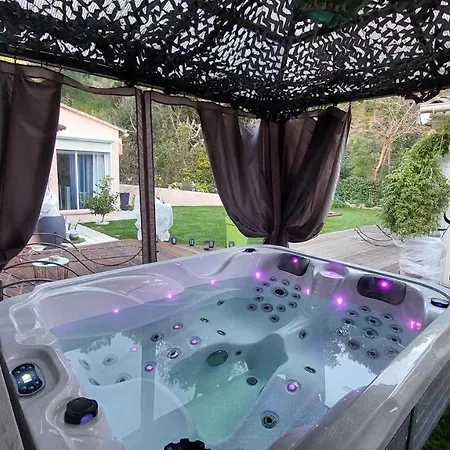 Dans Un Jardin Bb Et Jacuzzi