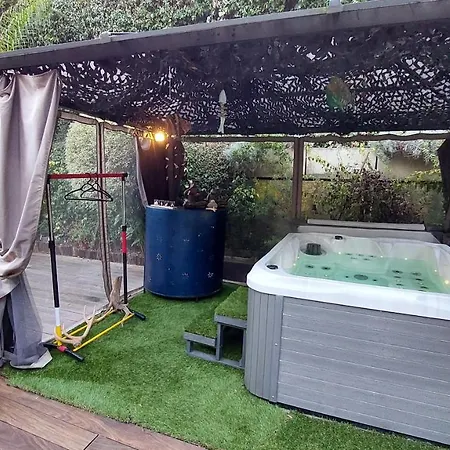 Dans Un Jardin Bb Et Jacuzzi Bed & Breakfast Mandelieu-la-Napoule